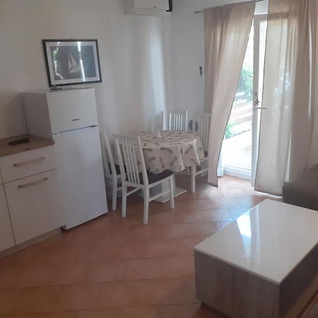 Apartmani Miletic เยลซา ภายนอก รูปภาพ