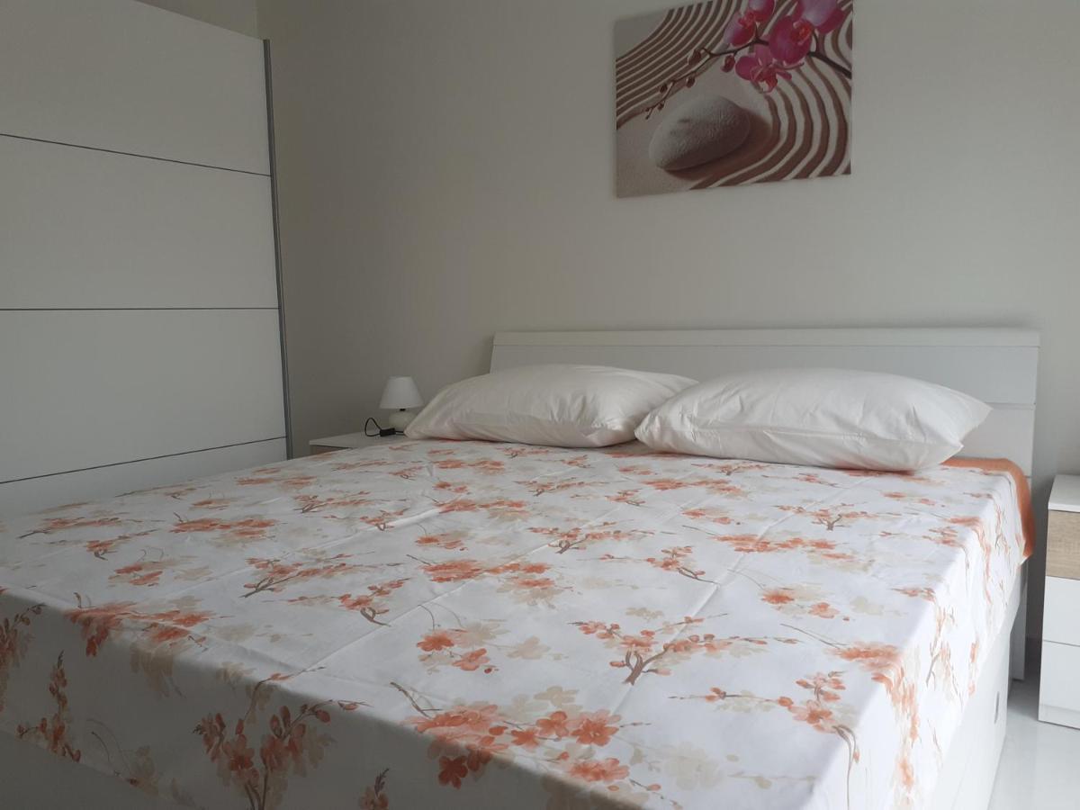 Apartmani Miletic เยลซา ภายนอก รูปภาพ