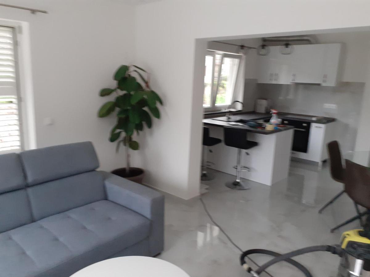 Apartmani Miletic เยลซา ภายนอก รูปภาพ